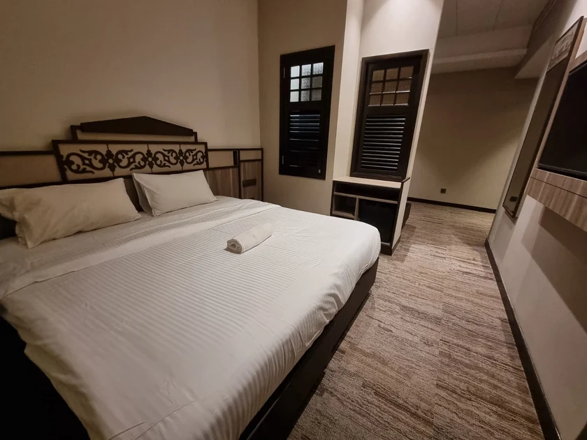 Lion Peak Hotel Hamilton