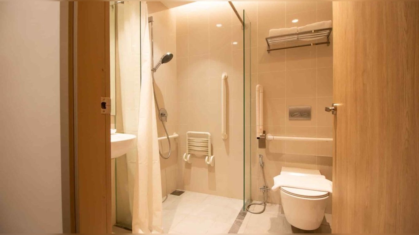 Aqueen Prestige Hotel Jalan Besar-image-4