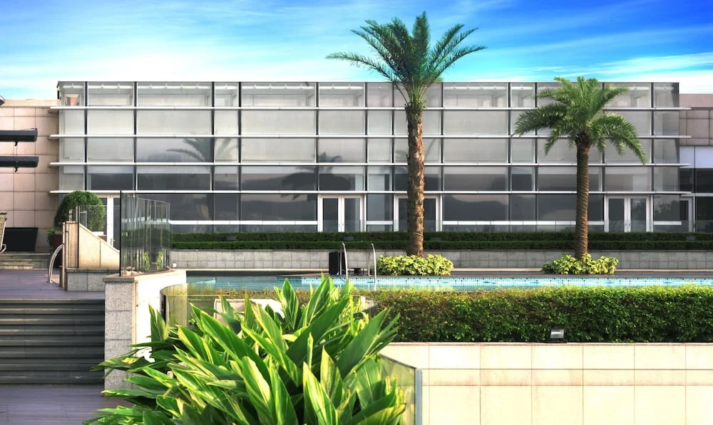 Infinity pool