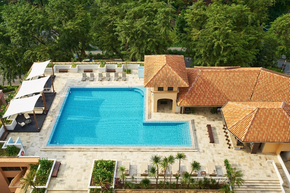 Swimming pool [outdoor]