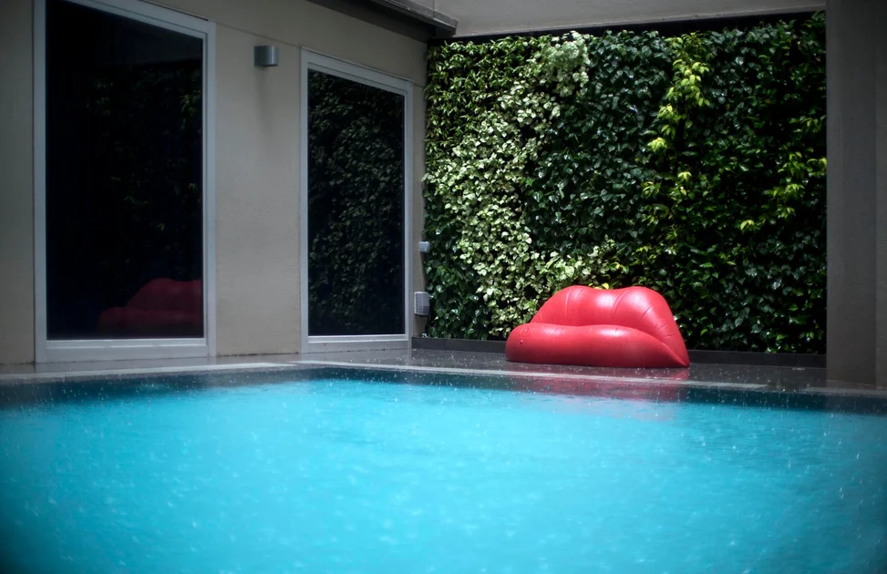 V Hotel Bencoolen
