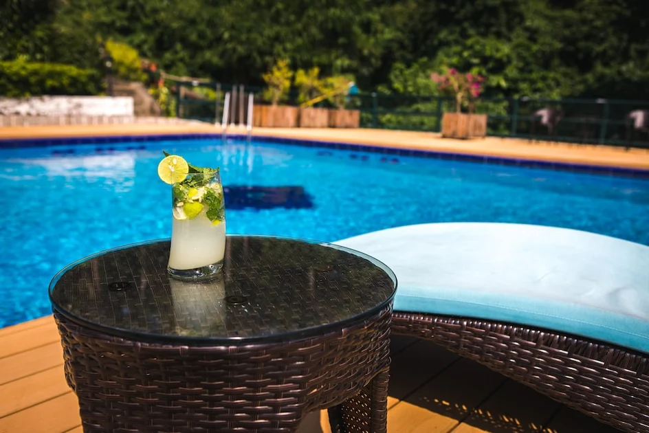 Poolside bar