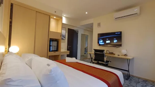 Bilik Deluxe King Dengan Tingkap