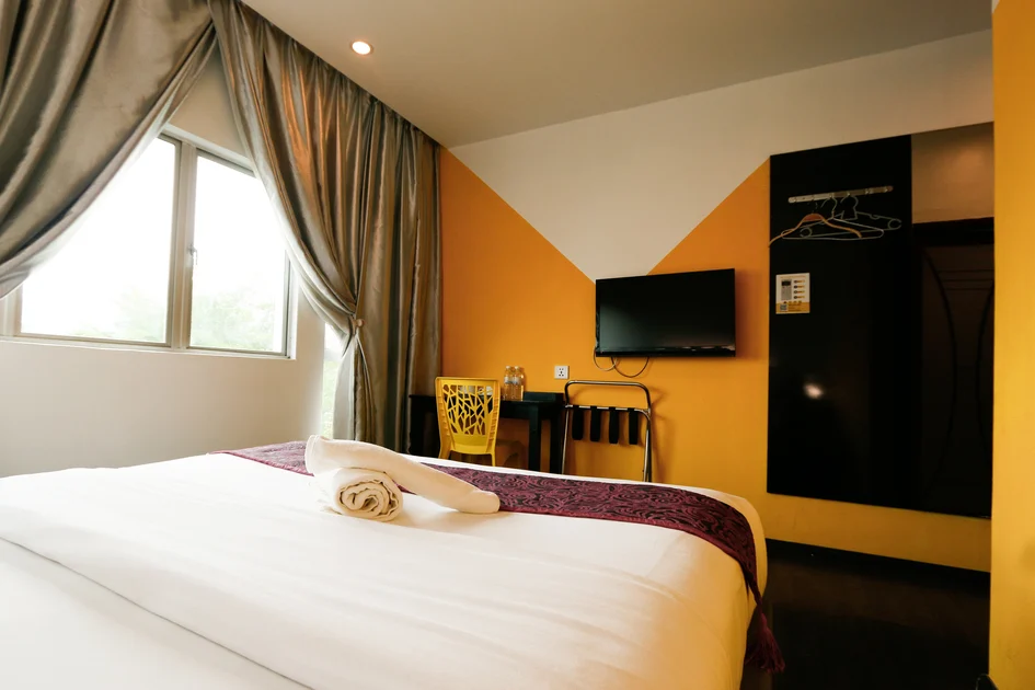Swing & Pillows @ Golden Roof Hotel Ampang, Ipoh (previously Golden Roof Hotel Ampang)