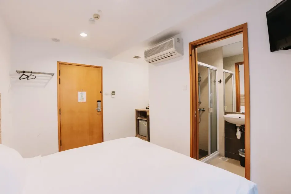 Victoria Hotel, a NuVe Group Collection