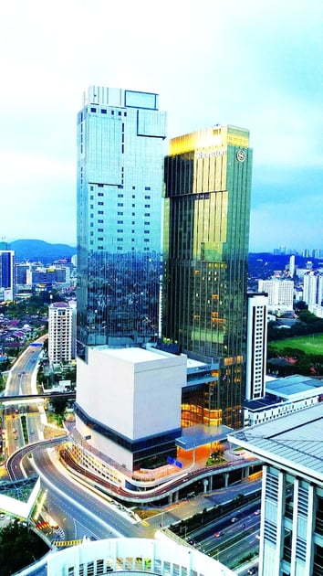 Depan hartanah - siang/malam