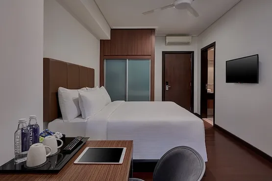 Co-Suite Queen, Balkoni