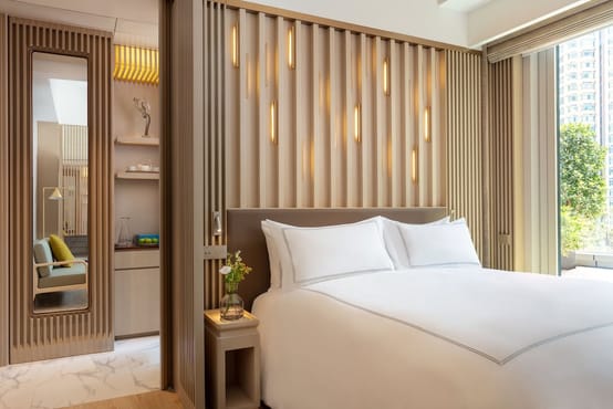 Luxury Room, 1 King Bed, Business Lounge Access