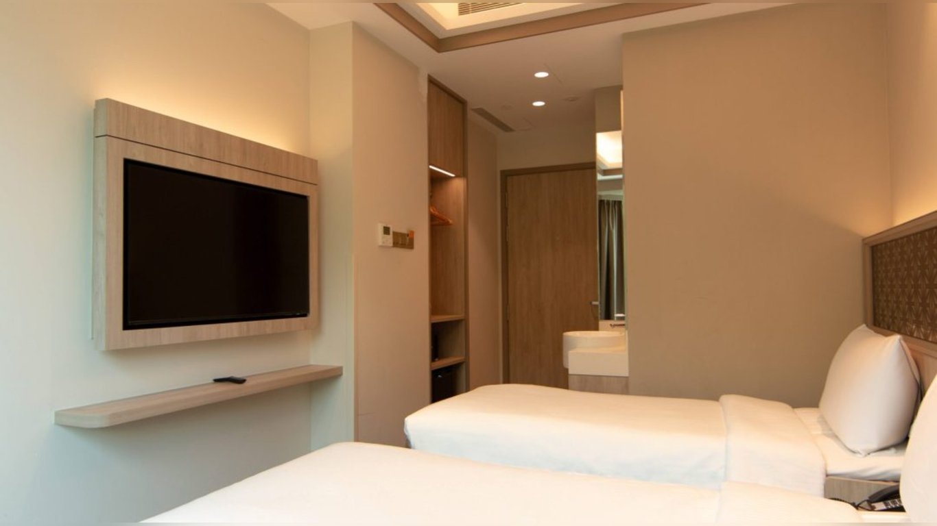 Aqueen Prestige Hotel Jalan Besar-image-1