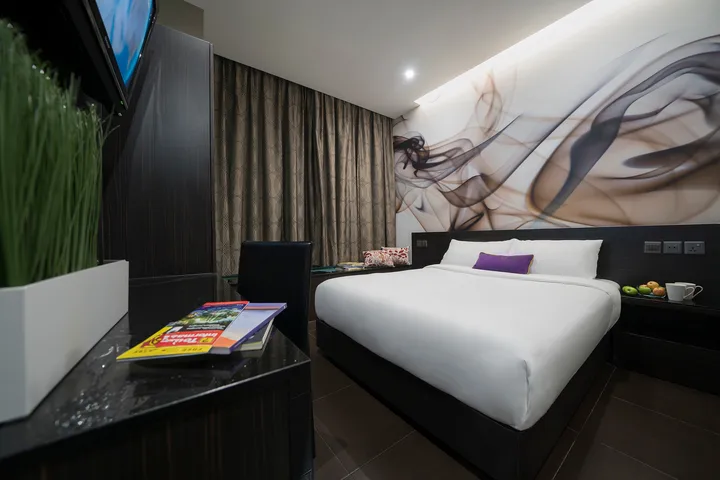 V Hotel Lavender